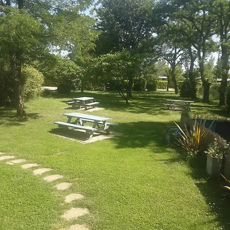 Tonga Kemp Moncetz-l'Abbaye